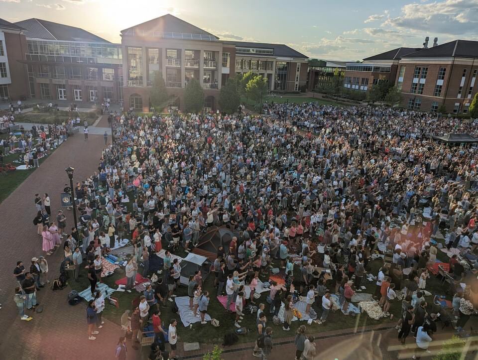 MarineTimLee's tweet photo. While college campuses across the country have students protesting on behalf of barbaric terrorist in Gaza, 1000’s of students poured out onto the academic lawn of @LibertyU for an evening of worship and praise lifting up the name above every name, the name of Jesus! WOW https://t.co/14xnM6YCz8