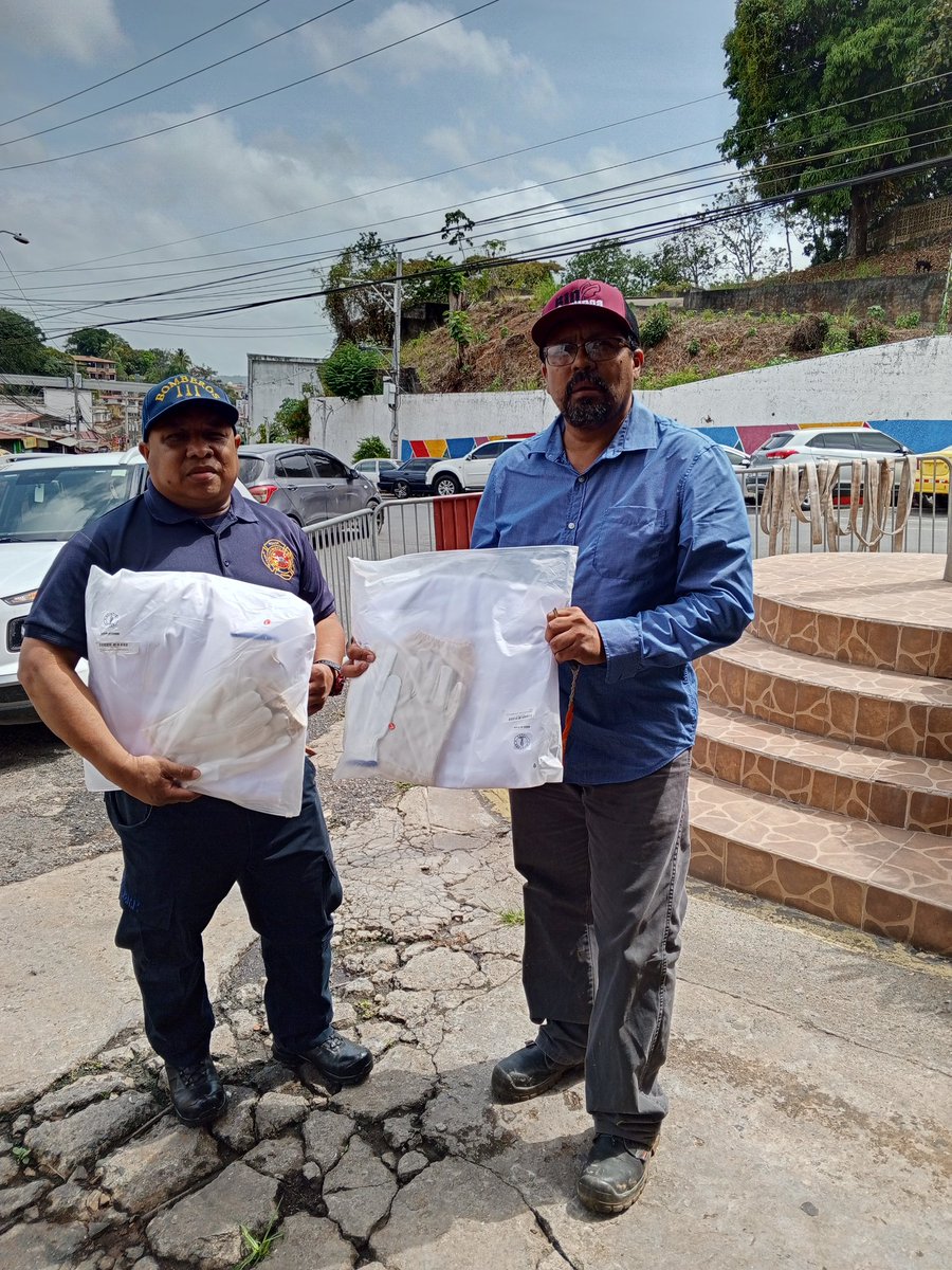 BioBurunga's tweet photo. @BioBurunga haciendo un pequeño aporte a esta institución que realiza una gran labor @Burunga1 @ArraijanPTY https://t.co/3r0PnLlh7G