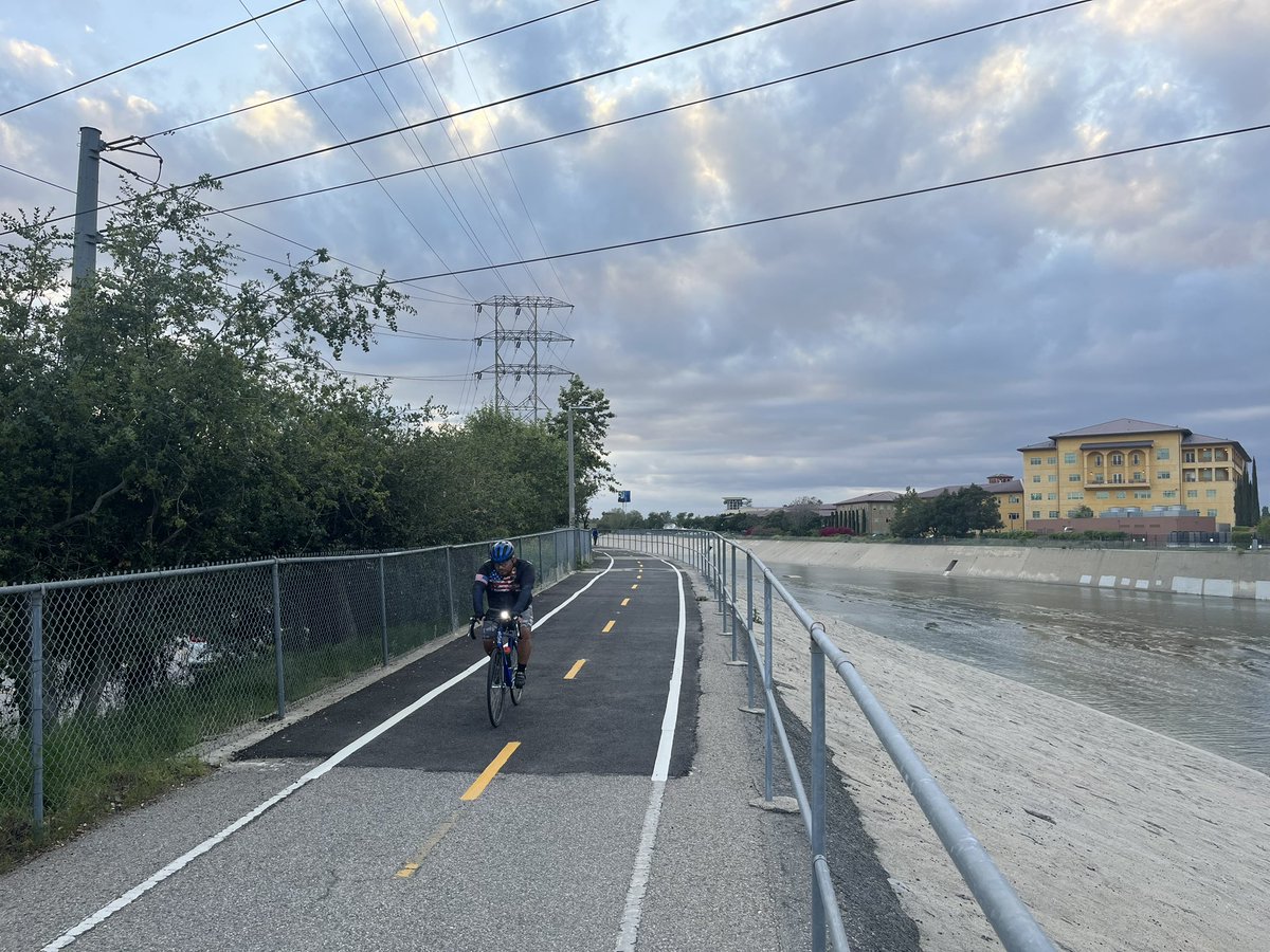 Checking out the recent repairs completed on the #LARiver path along the top of #GriffithPark. It’s much safer now!