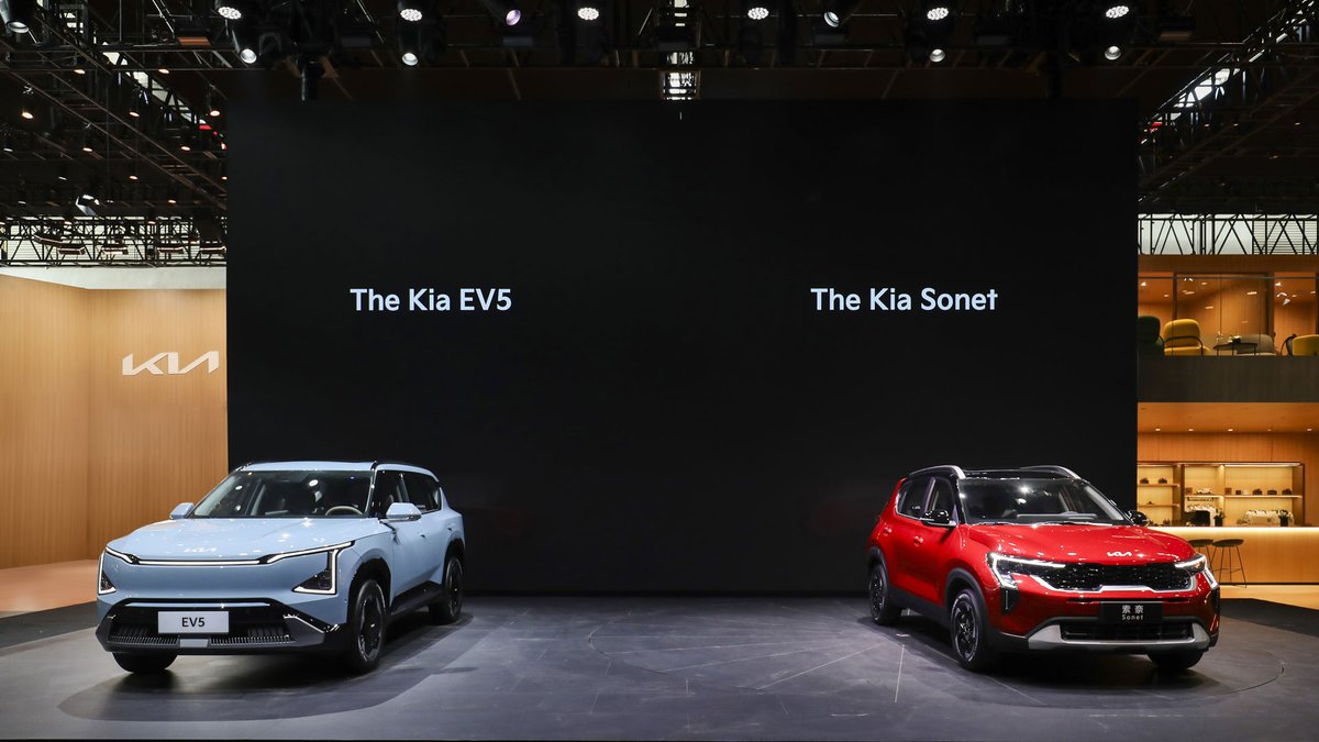#기아 가 2024 베이징 국제 모터쇼에 참가해 EV5 롱레인지 모델 및 엔트리 SUV 모델인 쏘넷을 공개했습니다. ▶ bityl.co/PXCp #베이징 #국제모터쇼 #EV5 #쏘넷 #전동화