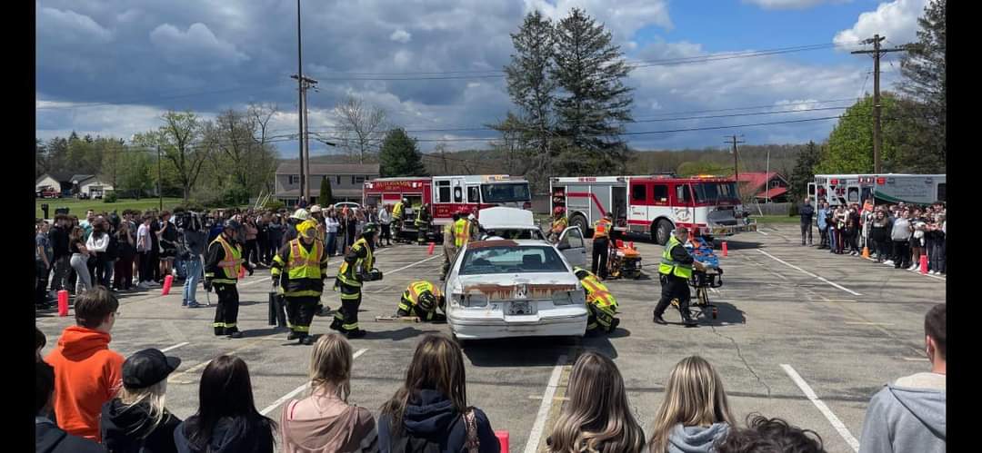 Morgan105R's tweet image. Had the pleasure today of working with some fine first responders presenting Yough High School with their prom disaster mock crash. #prompromise #every15minutes