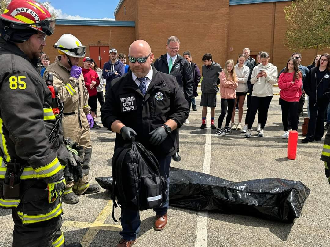 Morgan105R's tweet image. Had the pleasure today of working with some fine first responders presenting Yough High School with their prom disaster mock crash. #prompromise #every15minutes