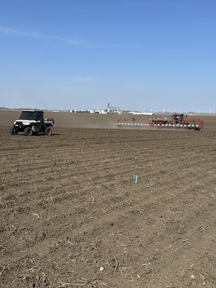 Finally no wind means a great day to lay in a 12 entry silage plot. From 101 to 111 day maturity looking for tonnage, starch, fiber and health. <a href="/LGSeeds/">LG Seeds</a> <a href="/ColtBullerman/">Colt bullerman</a>
