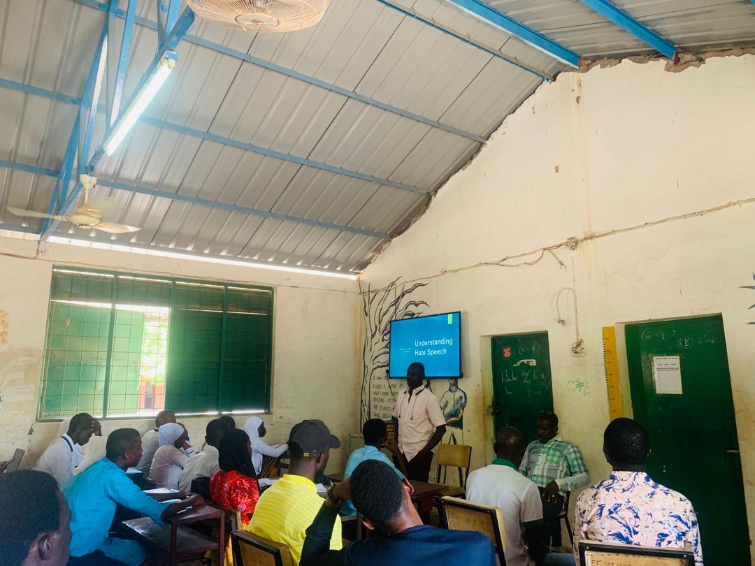 kebbajephang's tweet photo. Raising awareness of senior secondary students on media, information, and digital literacy skills. Key specifics include understanding and countering hate speech, digital citizenship, data protection, safe internet browsing tips. By #OMC @MalagenGambia funded by @UNESCO_Dakar https://t.co/avQb6GYhWt