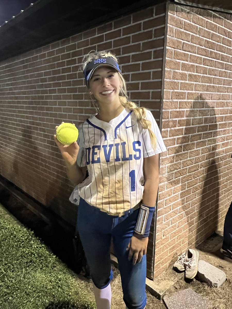 Kb had a night. Got the win in the circle and went 4-4 with a bomb over the center field fence. Lady Devils stay undefeated with the victory. Back at it Friday @ LKN. Ⓜ️🥎Ⓜ️🥎Ⓜ️ #Bleedblue