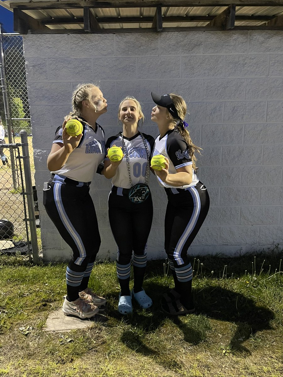 LCHSSoftballWV's tweet photo. The home run hitters are back in action. 3️⃣ BOMBS tonight against Spring Valley. One a piece for @Josie_Bird2024 , @ryleighhh32_ , and for her very FIRST HOME RUN‼️‼️ Keirstin Ross🩵🥎💣💣💣 https://t.co/FvDBoZIj83