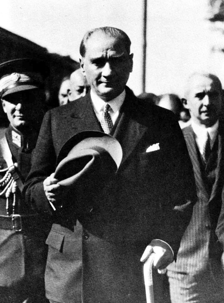Medeni olmayan insanlar, Medeni olanların ayakları Altında kalmaya Mahkumdurlar. Mustafa Kemal ATATÜRK #KalpDuranaKadarATAM #GüneAtatürkileBaşla #AtatürküÇokSeviyorum #AtatürkleKazandık #YaşasınHürVeBağımsızTürkMilleti 🍃☕🇹🇷 günaydın M u t l u s a b a h l a r