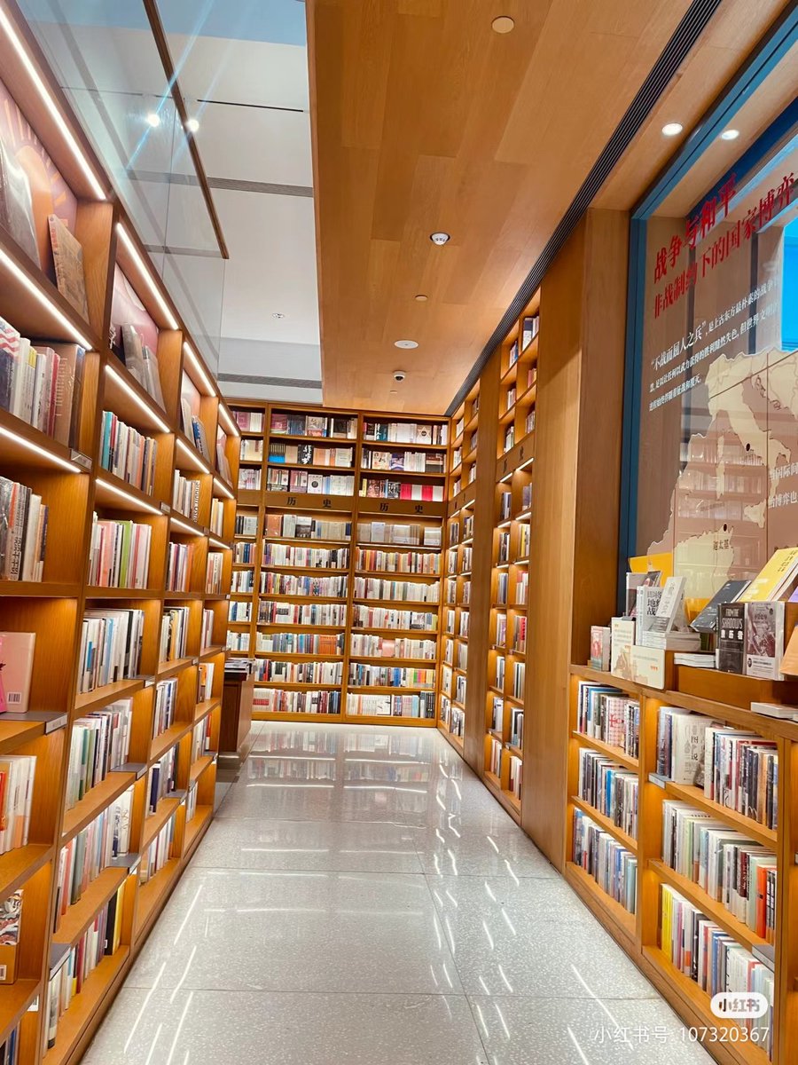 4Young4Jumping's tweet photo. The bookstore in Kunming, Yunnan is shocking.#readingChina https://t.co/eTGavmHZ9U