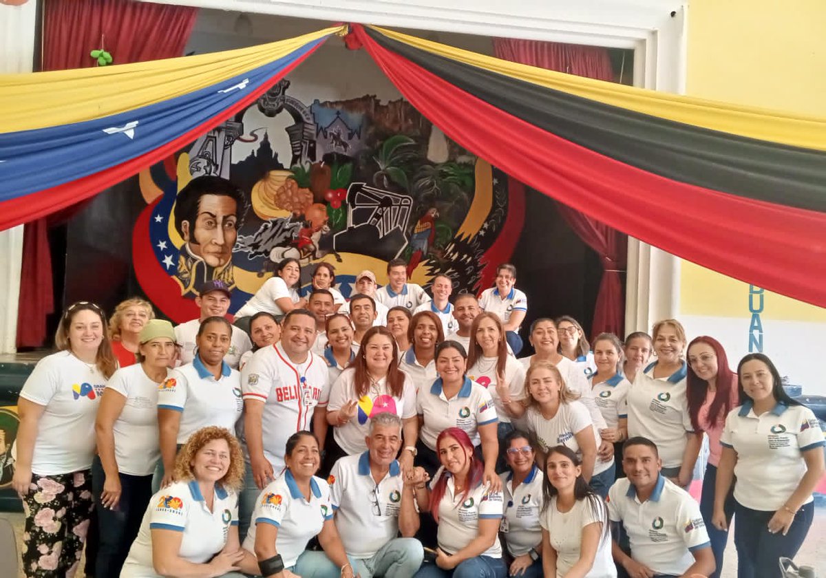 Equipo de CDCE Junín en reunión con jefa de zona <a href="/Berzabethg1/">Berzabethgandicaoficial</a> y personal de Gran misión Venezuela Mujer.<a href="/_LaAvanzadora/">Yelitze Santaella</a> <a href="/CDCETachira/">CDCE Táchira</a> <a href="/codennat/">codennat</a> @MPPEDUCACION <a href="/Annydednna/">Dednna Táchira</a> <a href="/2018Cra/">CDCE Junín Táchira</a> <a href="/COMUNIDADESED15/">DIV. COMUNIDADES EDUCATIVAS TÁCHIRA</a> <a href="/cn_educ/">CNDefensorías Educativas MPPE</a> <a href="/SaludEscolar2/">Salud Escolar</a>