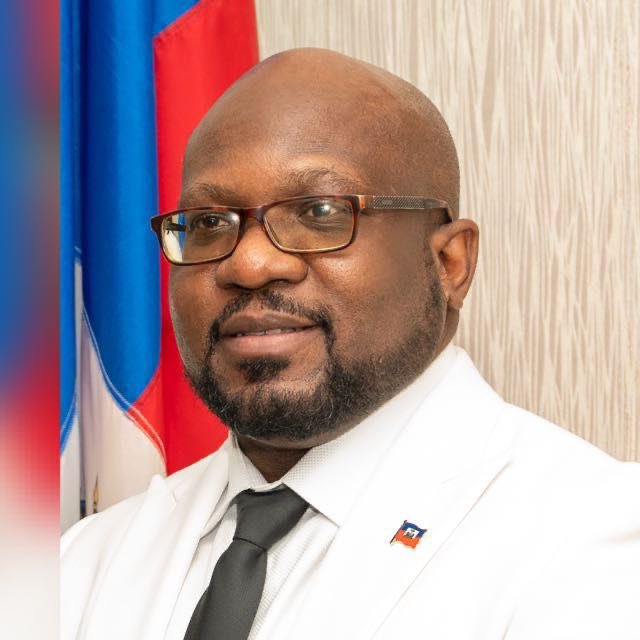 PhelippoD's tweet photo. #Conseilprésidentiel. L’installation du Conseil Présidentiel se tiendra, le jeudi 25 avril, à 10h AM, Villa d’Accueil. 
Le discours d’investiture sera prononcé par l’Ambassadeur Smith Augustin, le plus jeune des Conseillers . https://t.co/zVyWZ3Yz7v