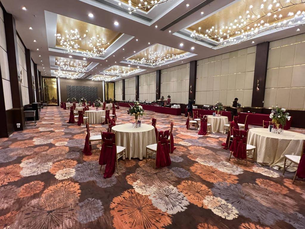 Host your next event at 'Panghat' - Ramada Udaipur premium luxury banquet hall. 

Perfect for corporate and celebratory gatherings.

📞 Contact us for reservations at Ramada Udaipur Resort and Spa.

𝐅𝐨𝐫 𝐁𝐨𝐨𝐤𝐢𝐧𝐠𝐬:
Call - +91 9001298880

 #banquethall #CorporateMeeting
