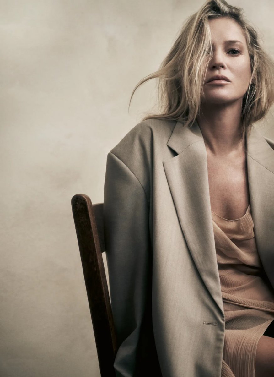 Kate Moss ist auf dem Cover der neuen Ausgabe der deutschen Vogue zu sehen. #KateMoss #Vogue #Fashion #Model