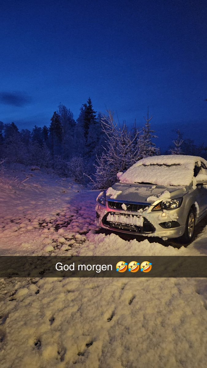 MortenEndrerud's tweet photo. Fv37 Telemark grense, 7cm snø og 4 minus, veldig glatt. Ikke kjør med sommerdekk !! @lpavis @VTS_sor @politietsorost @Telemarksavisa @polititelemark https://t.co/ZysZNFaCKB