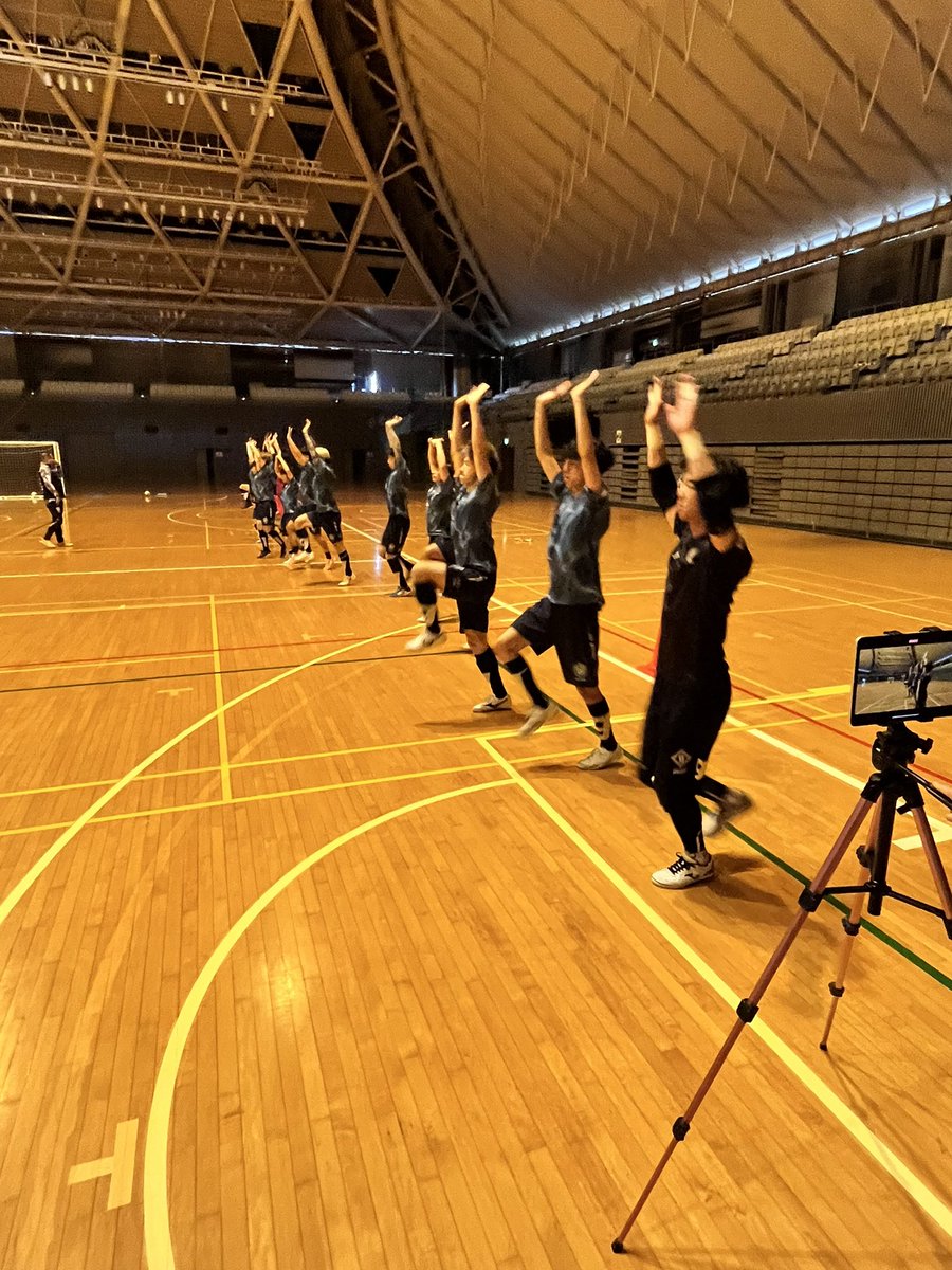 トレーニング中に盆踊り笑 いや動作改善　積み上げよう #bellmare_F #Fリーグ #小田原アリーナ #ThanksRespect