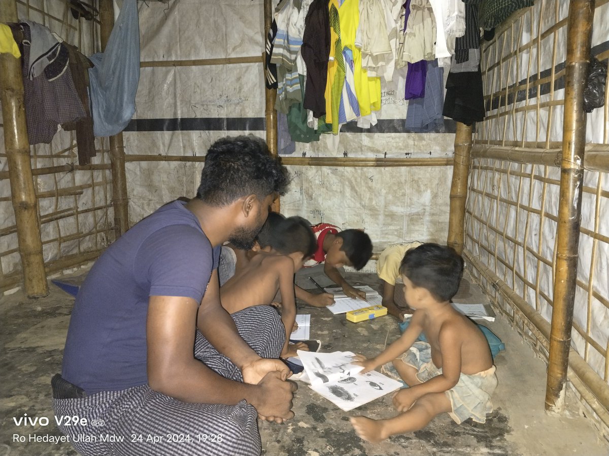 I met a group of children studying their homework in the shelter at night in such
heatwave mode .
#charityfundraiser 
Ro Ziya Bol Houqe 
Zia