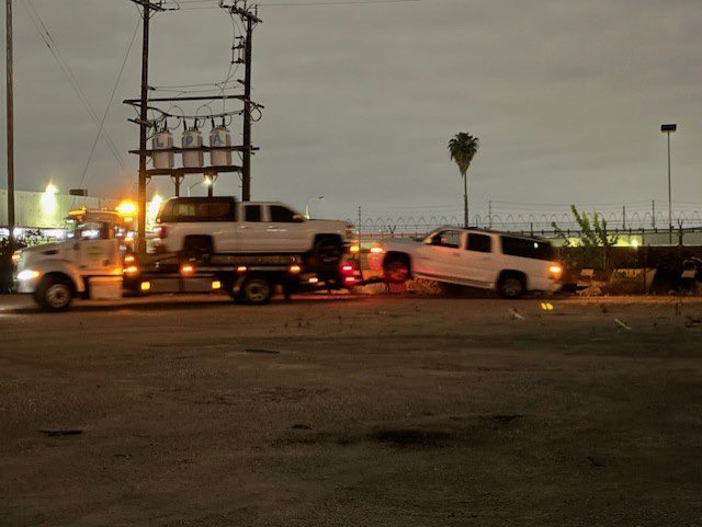 #HMTF obsd 2 susps pulling copper wire from light pole on Washington & Santa Fe. Susps fled on foot and were found hiding under a stolen vehicle. A search resulted in the recovery of handguns & burglary tools. 3 days ago one of the susps was arrested in a stolen car. @LAPDHQ