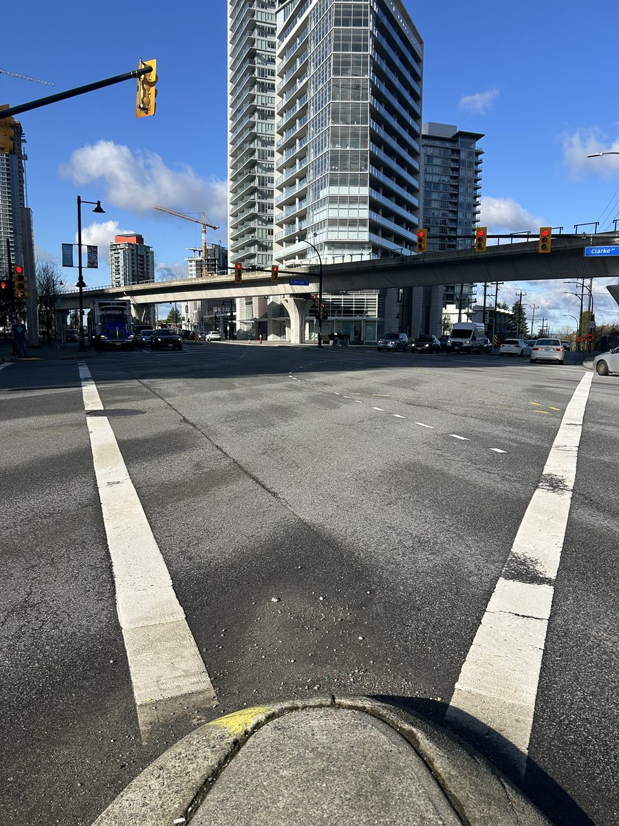 As more and more pedestrians and cyclists make use of this public space at the intersection of Clarke Road and Como Lake, it would be great to make it safer @cityofcoquitlam This is the perfect place for a scramble crossing. #activetransportation #SafetyFirst
#urbanplanning