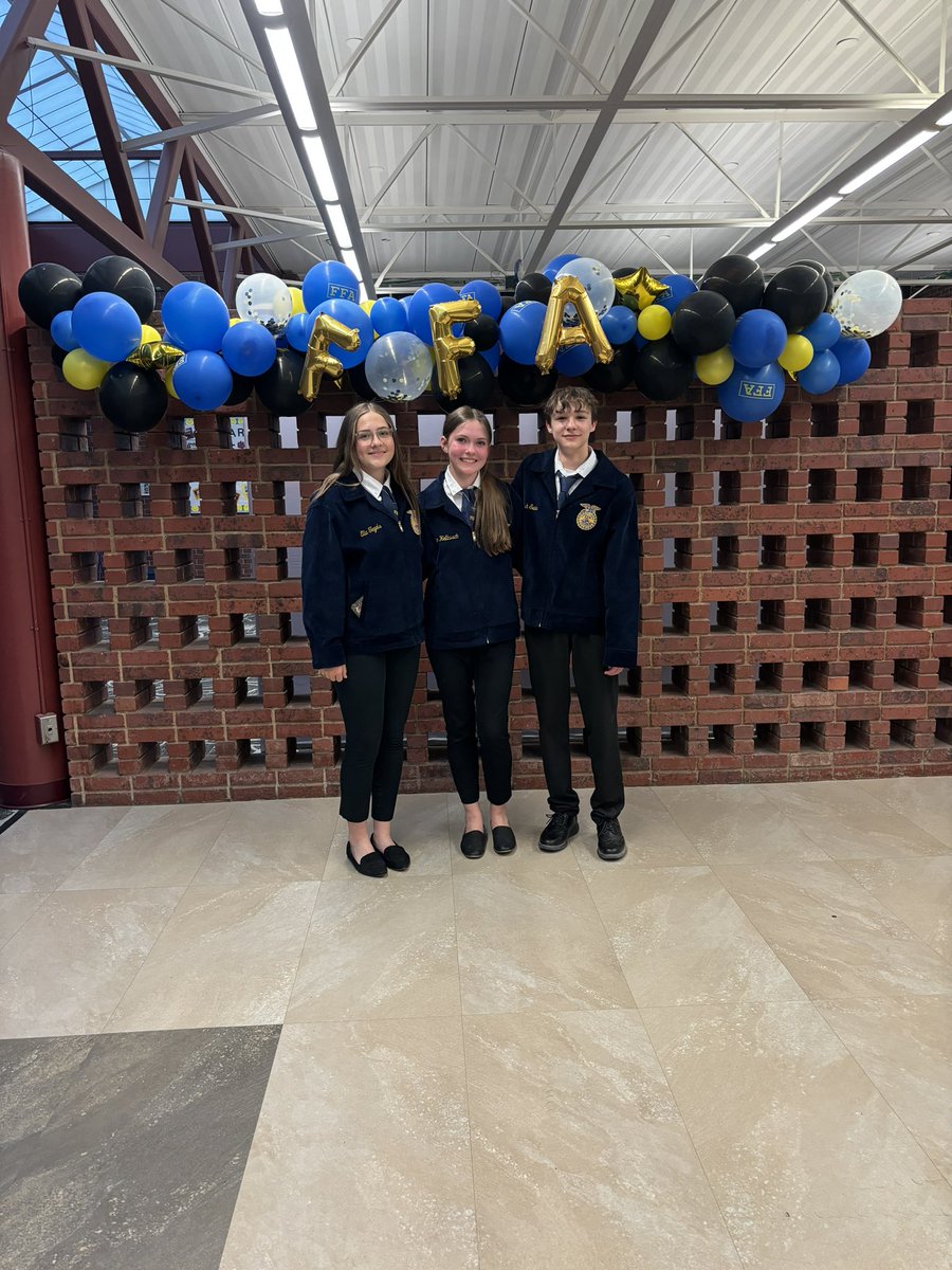 Class Photos at the FFA Banquet!