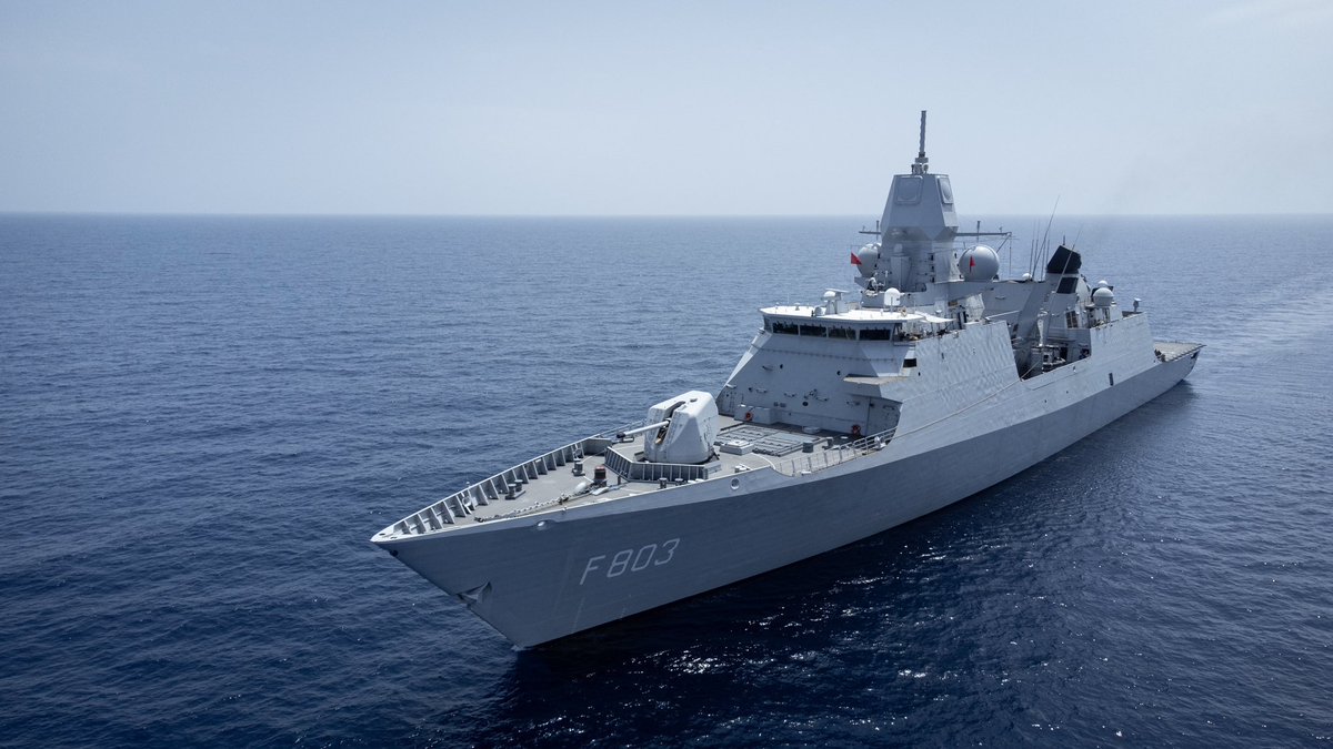 ⚓️⛴️ Wait is over. We are ready to welcome you today #ZrMsTromp & Minister @LSchreinemacher 

Dutch frigate travels to #IndoPacifc & Indian Ocean region crucial to both 🇳🇱🇮🇳. We are committed to #maritimesecurity & #internationalpartnerships. 

🇳🇱🇮🇳#partnerinprogress #Stronger 🤝