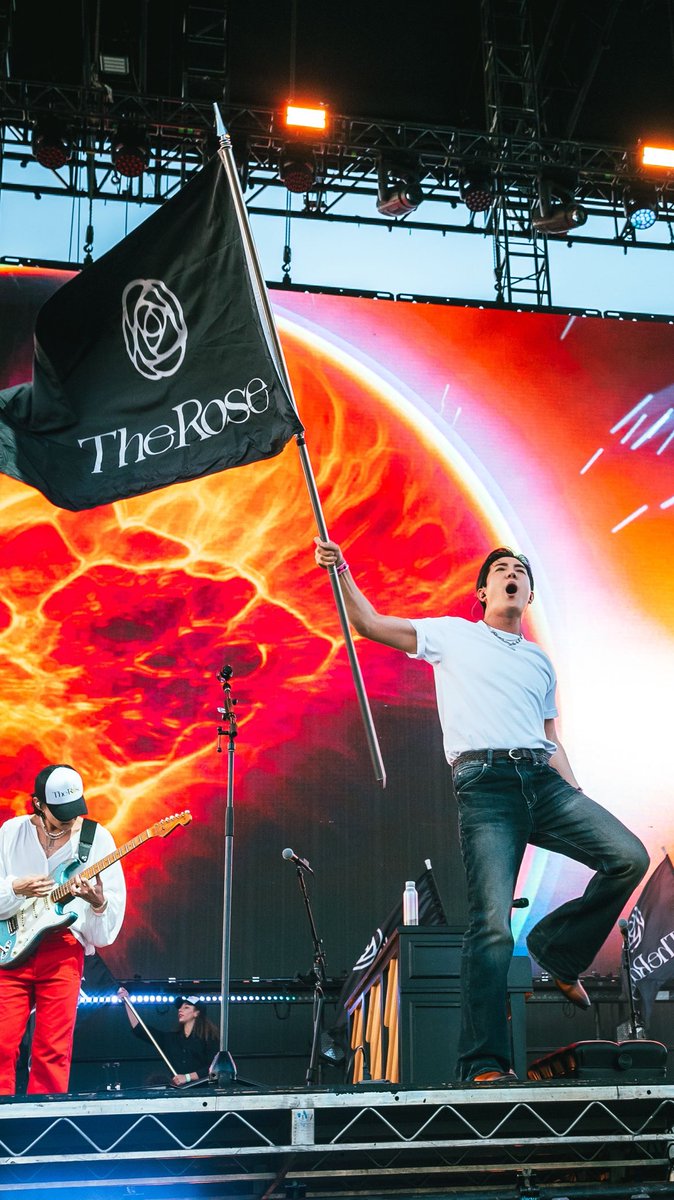 TheRose_0803's tweet photo. [Coachella Weekend Two] Indio, California

#coachella #TheRose #더로즈 https://t.co/THQailu3Xw