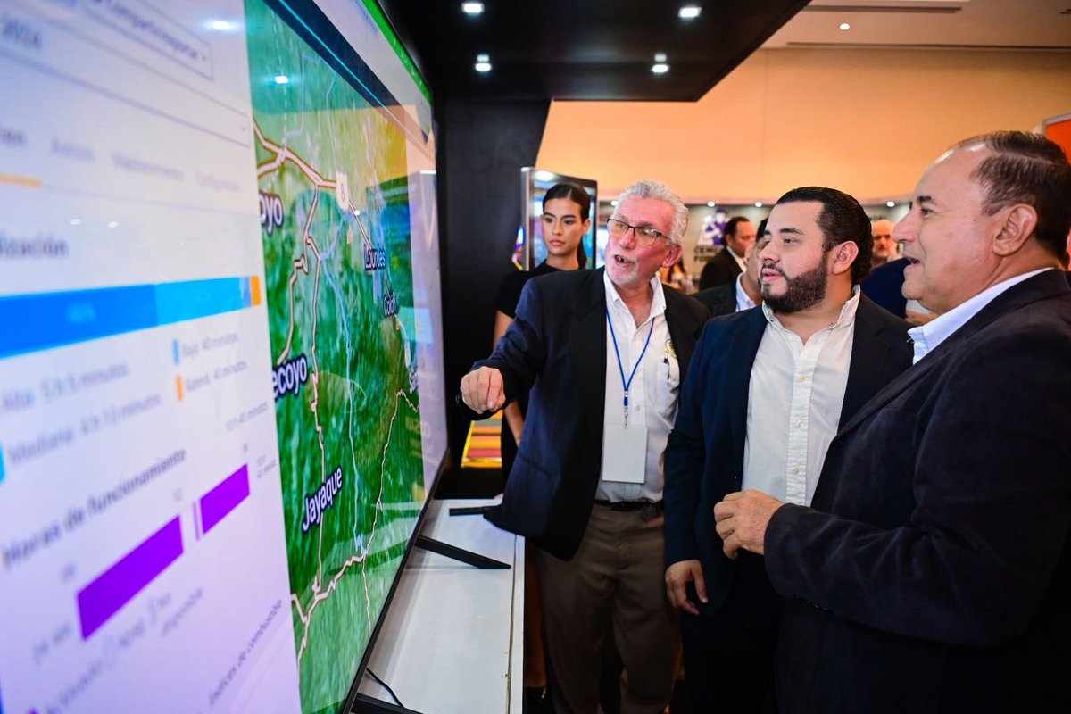 ObrasPublicasSV's tweet photo. ¡Hoy es la Construexpo 2024!

Este espacio reúne a empresarios de la construcción e instituciones rectoras de la #ObraPública.

Y el Ministro @RomeoHerrera1 participa en este evento. https://t.co/llSUcSBGvu