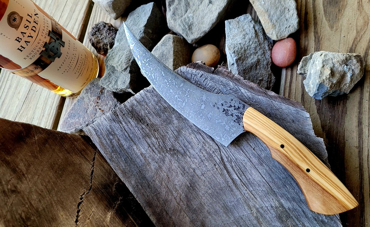 Big carver in olive wood #liontribedesigns #customknife #carver #knifemaker