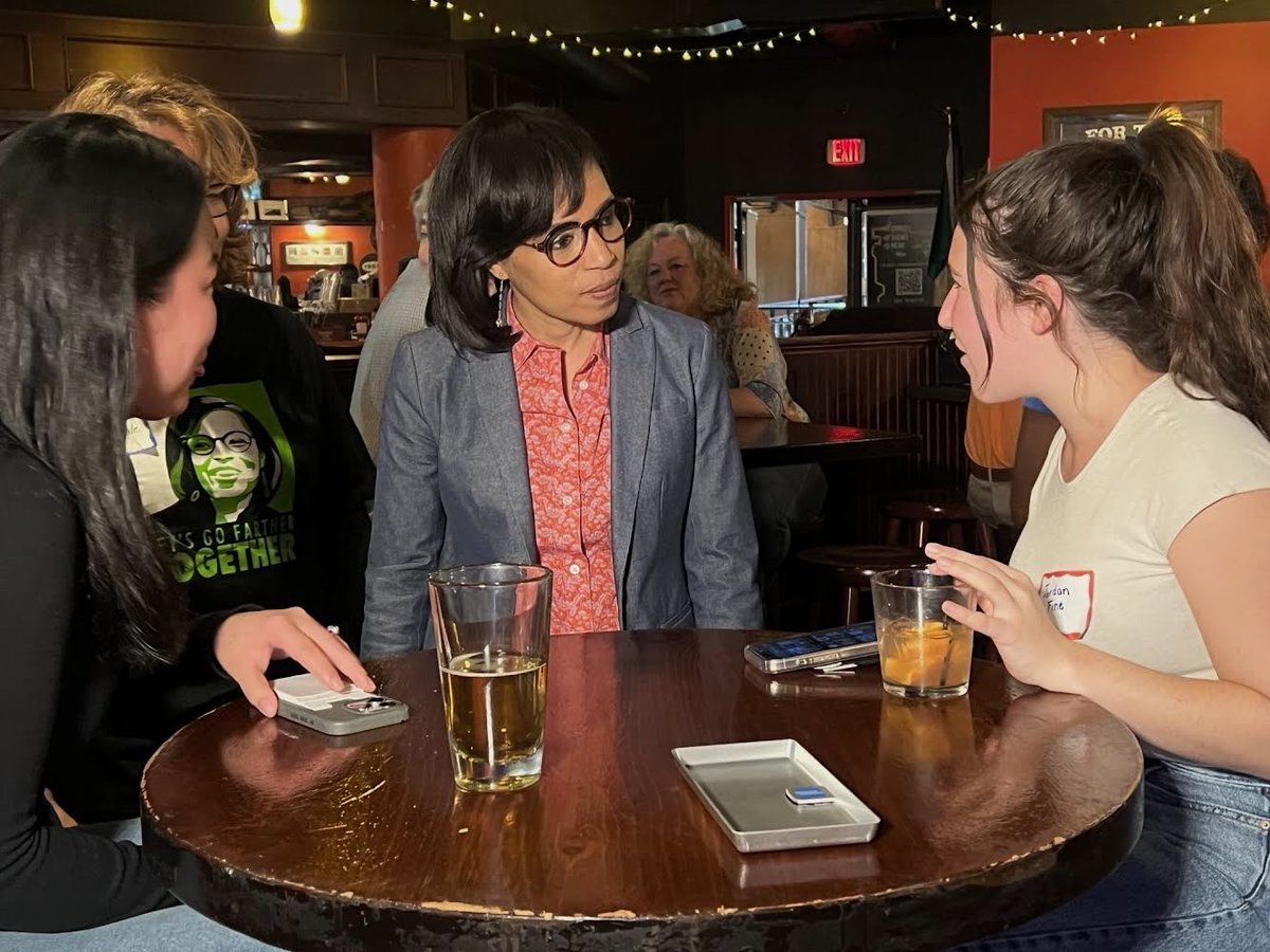 There was great energy in Silver Spring tonight. With less than twenty days left in the race we’re gonna need lottie, dottie, and everybody talking to their friends and family and making sure they have a plan to vote. Let’s win this! I want to especially thank U.S. Senator Chris…