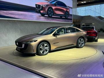 taku2_4885's tweet photo. 長安マツダが新型BEV/PHEV「MAZDA EZ-6」を正式発表！ https://t.co/WKDhmruRgm