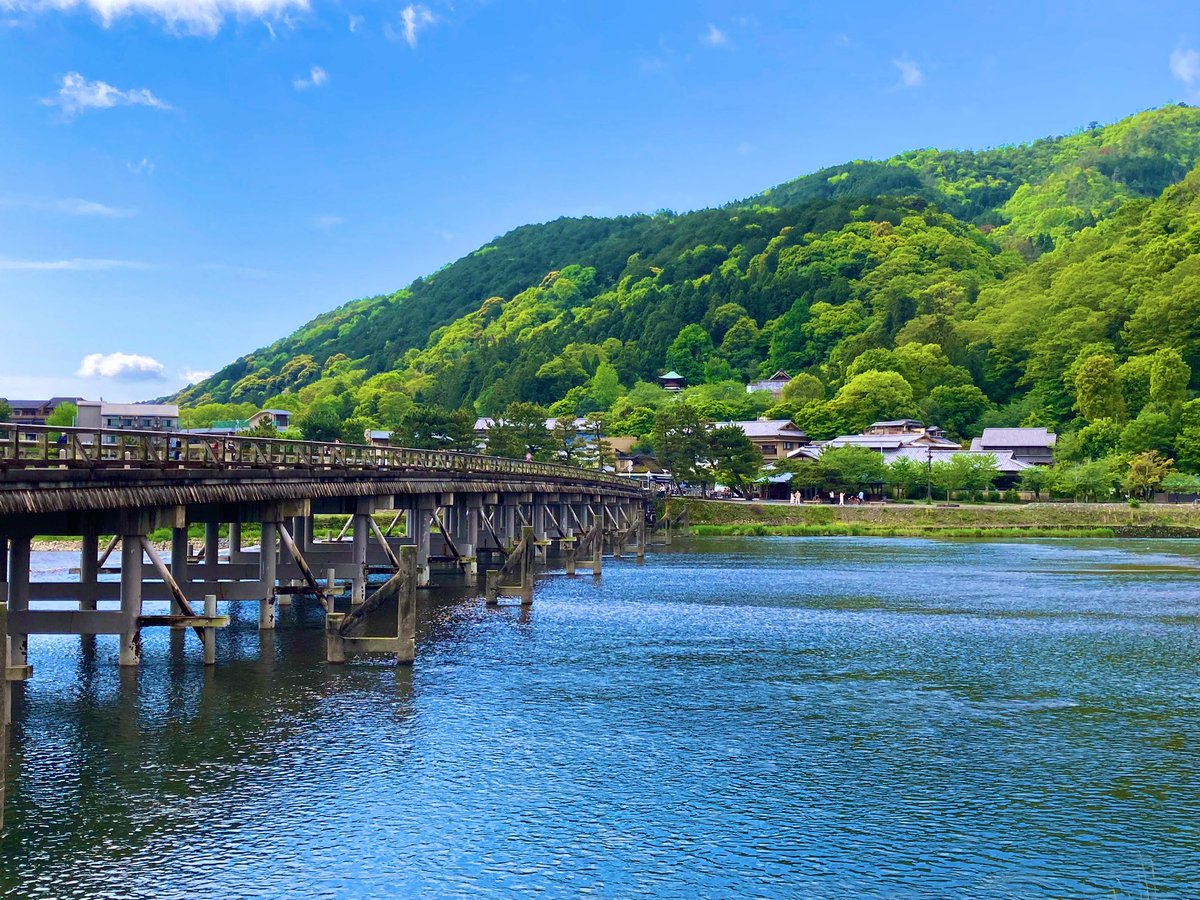 通勤途中。今朝の嵐山渡月橋は気温17度。