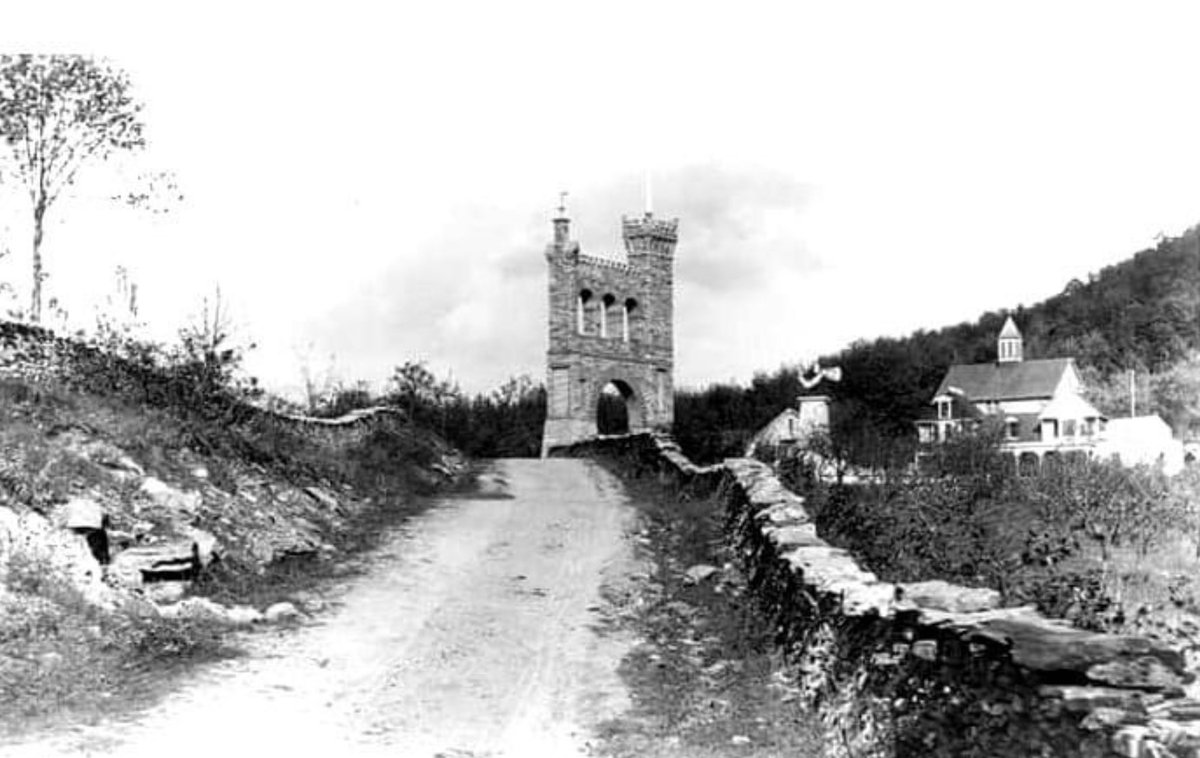 The National War Correspondent’s Memorial, on the road above Burkittsville. Circa 1903.