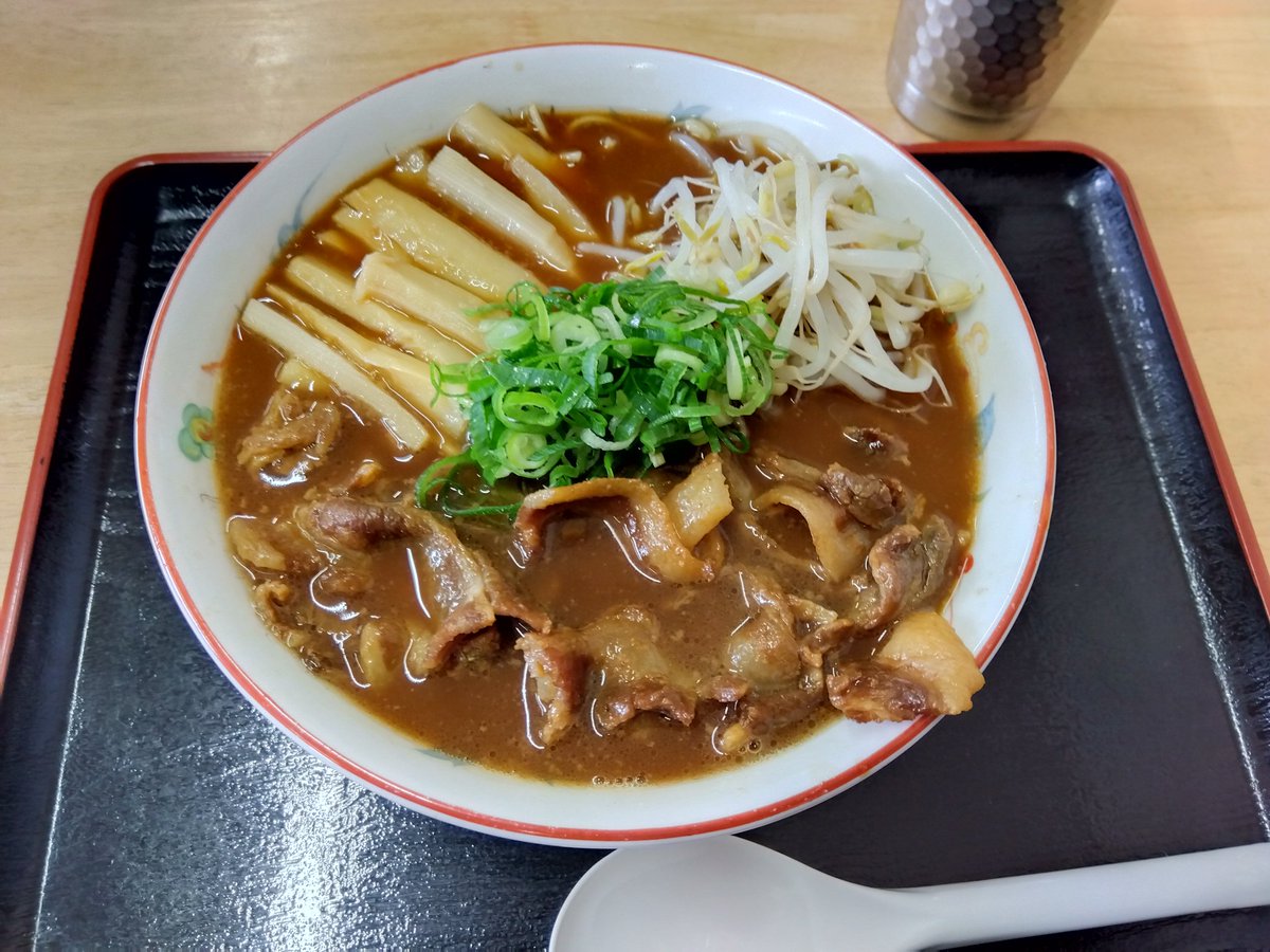 tachyon0810's tweet photo. 長崎に帰っても毎年の徳島ラーメンツアーは欠かさず。大学の連れと先輩とバカやるのはいくつになっても楽しい。昼夜はほぼラーメン。 https://t.co/1YALzYMuwV