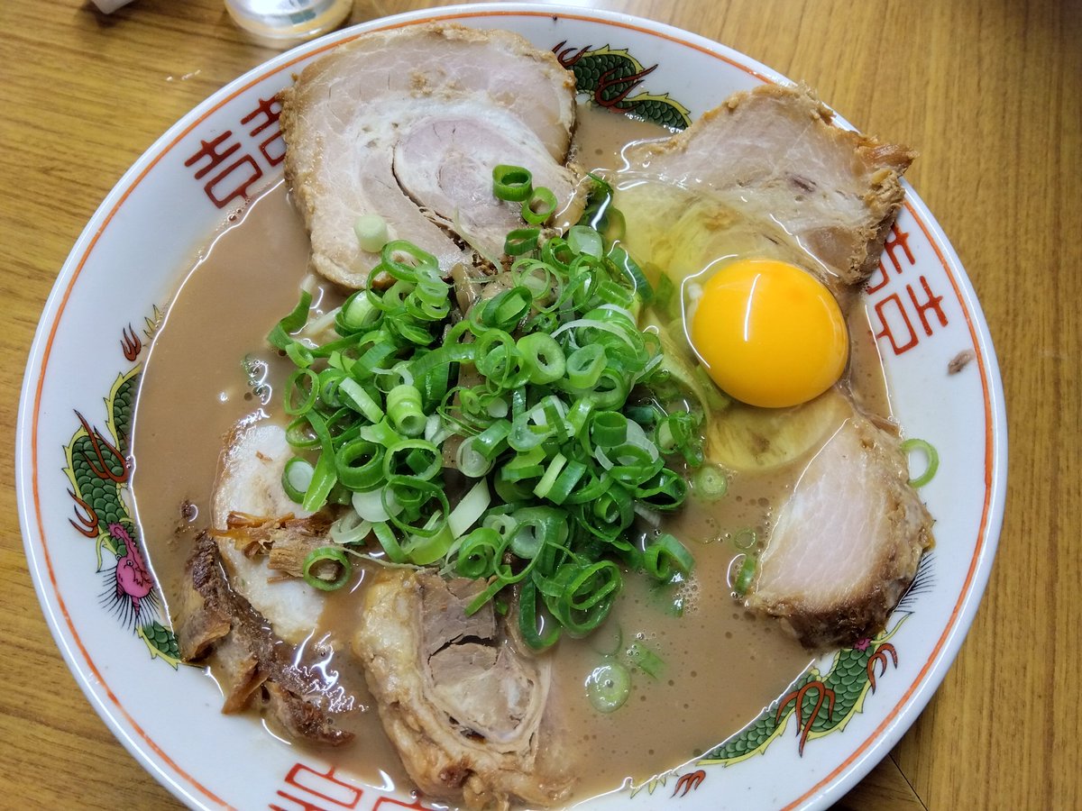 tachyon0810's tweet photo. 長崎に帰っても毎年の徳島ラーメンツアーは欠かさず。大学の連れと先輩とバカやるのはいくつになっても楽しい。昼夜はほぼラーメン。 https://t.co/1YALzYMuwV