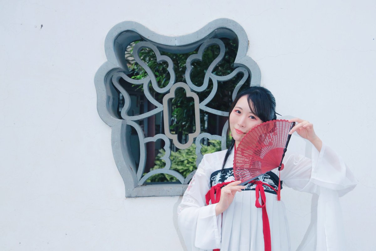 ╂┼──────
　　　　白墙　　　　　
　　──────┼╂

Photo:@uka_nagi
#漢服 #汉服 #hanfu #portrait #なぎ_photo