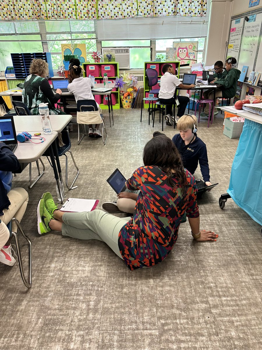 Who says students shouldn’t be on the floor beyond kindergarten? No way! #Third grade learns beyond the desk.🚀🌗⭐️💚🤍 #BearCares #TotheMoonandBeyond