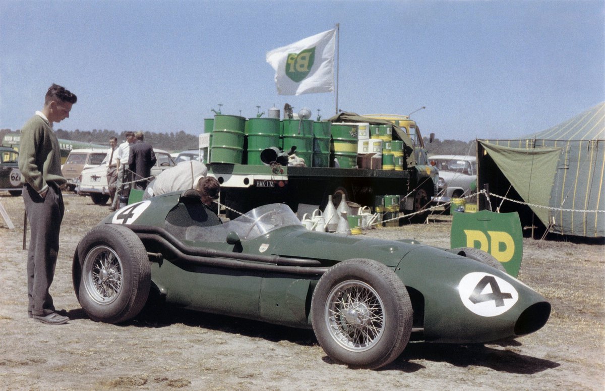 Waiting for...#FillUpFriday @sbmktg @GordonMercedes9 @EightMike @vividcloudofwat @jim_knipe @jlcooke99 @MauroBeltramo @HannahDPhotos @bourdyot_ @orsoladelzenero @ferrari24H @gmracingblue @pjlm2 @juanjoabsolut @ItaliAuto @mjbyers333 @juanjoabsolut @zdravkost @Bultosherpa158