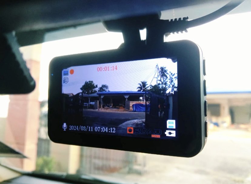_mimisaidi's tweet photo. Seriuslah wei dashcam dengan kualiti macam ni harga RM80 je???? https://t.co/tauvCWsPES