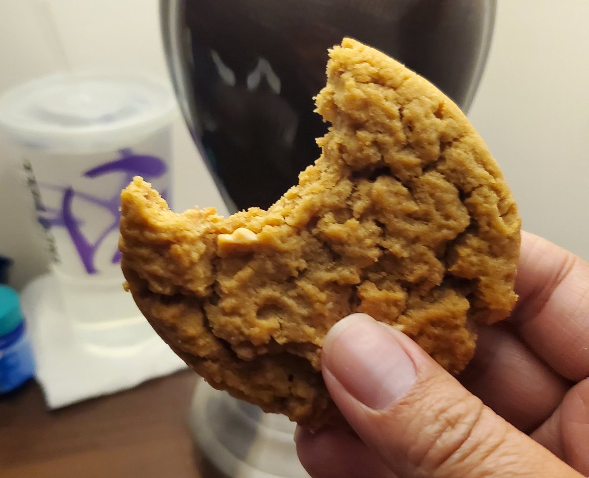@7eleven @MrPeanut @ArlingtonVA @Brisk @SNICKERS @JetPuffed I went to a nearby @7eleven and got myself a box of Peanut Butter Cookies and all six of them were absolutely delicious.