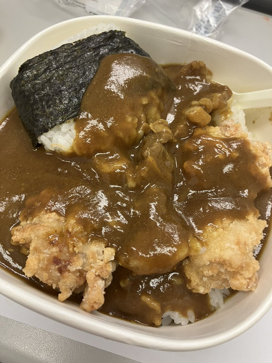 @lv__pi8 カレーにから揚げ棒。おにぎり増量。しおむすび売り切れorz◇看護師のお仕事お疲れ様です。今朝の心拍数は72。いい感じです。
安定が何より嬉しい。

午後は打ち合わせです。
頑張ります。

 #NursingNow_いま私にできること