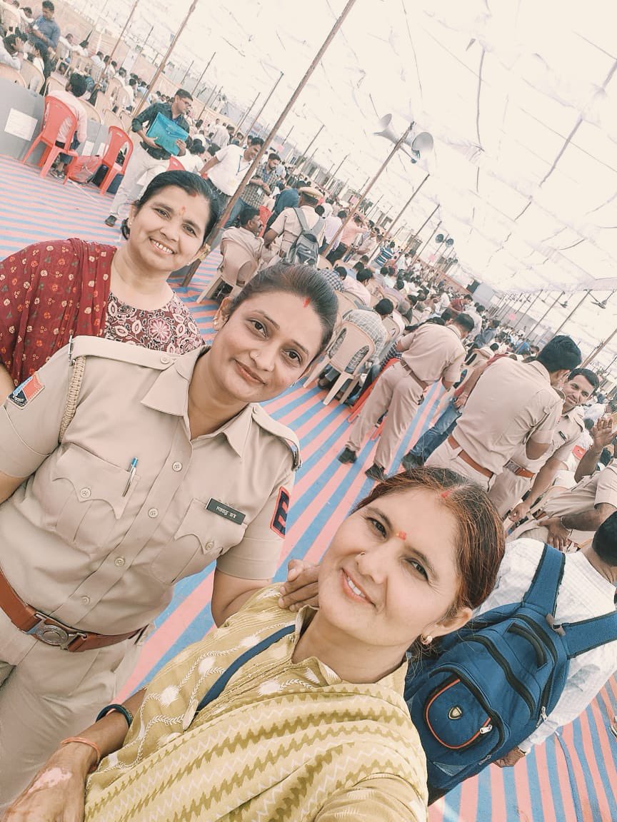 लो जी आ गई मतदान के दूसरे चरण की बारी 
हम चले द्वितीय चरण मतदान करवाने💪

आप सभी से अनुरोध है 26 तारीख़ को होने वाले द्वितीय चरण में मतदान ज़रूर करे👍

#LokasabhaElection2024 

द्वितीय चरण मतदान ड्यूटी 🗳️