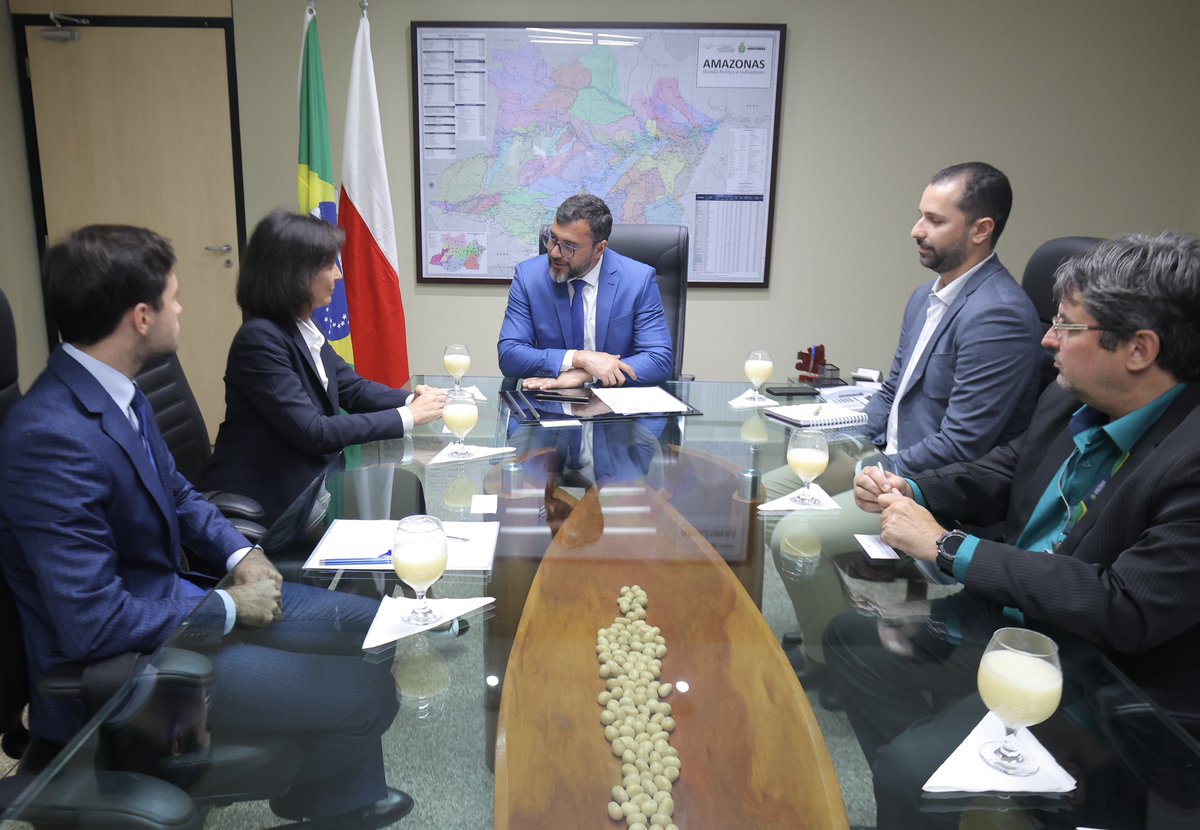 A Embaixadora @BognaJanke foi recebida pelo governador do estado do Amazonas, Wilson Miranda Lima. O objetivo da visita em Manaus é estabelecer relações, conhecer o potencial e as possibilidades de cooperação entre o Amazonas e a Polônia em diversas áreas. 🇵🇱🤝🇧🇷