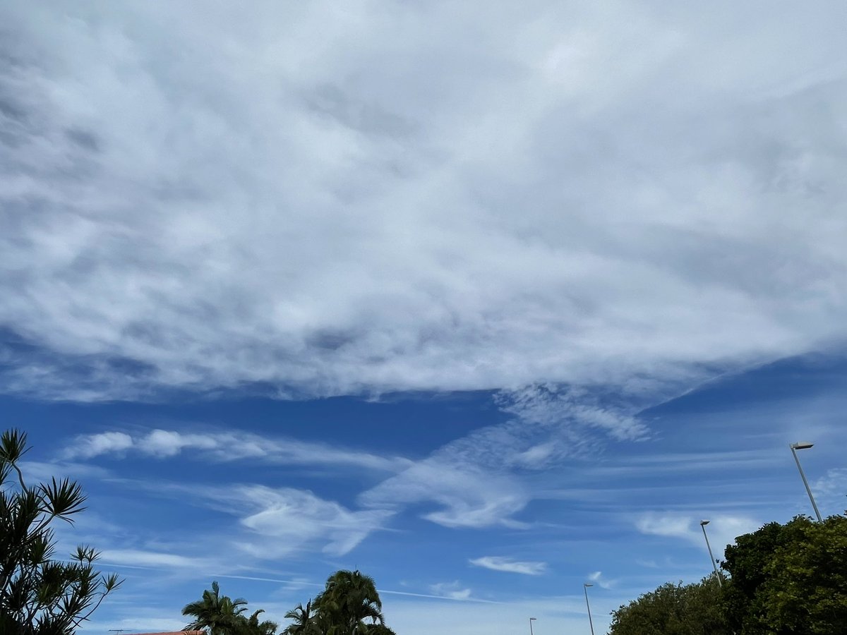 sharron_one's tweet image. Lining up in the sky relentlessly.
SE Queensland today
#Cloud #GeoEngineering #WeathModification