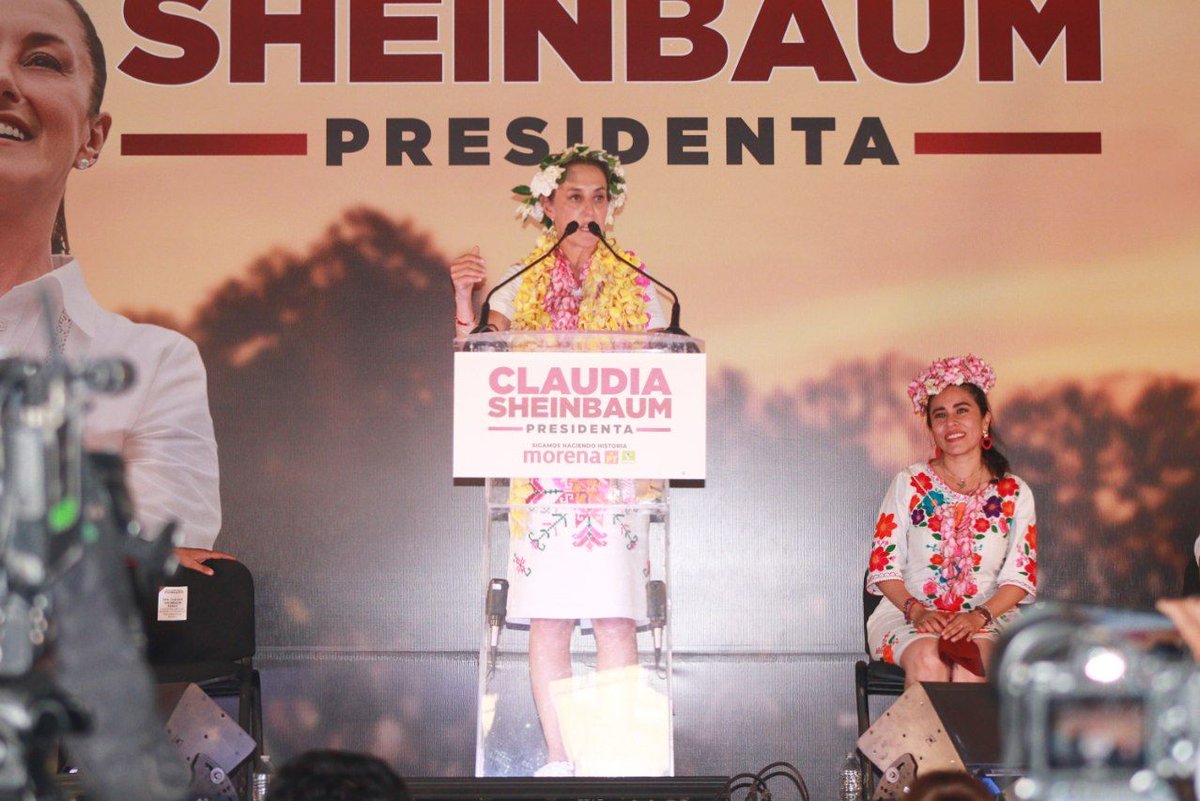 Hidalgo ama a la doctora @Claudiashein y ella ama a Hidalgo.  

Hoy nuestra próxima presidenta visitó #Huejutla, recorriendo así, todas las regiones del estado llevando el mensaje de la transformación, tocando los corazones de miles de personas.  

#VamosPorMásTransformación
