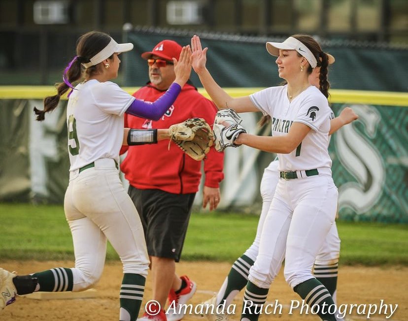 Riley Mikolajczak threw a 1 hitter with 9 strikeouts while Francesca Castellano went 3-for-4 with 5 RBI, a 2B and a HR as Steinert Softball beat Trenton 18-0. Gianna DiMeglio drove in 4 and Brooke DeWitt was 2-for-3 and scored 2 runs.@spartnprincipal @HTSD_Steinert @WeAreHTSD