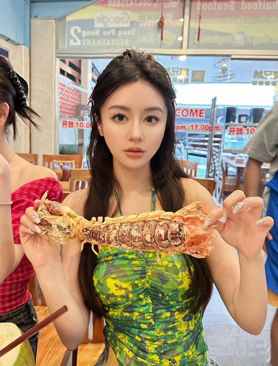 闺蜜说请我吃虾，
这虾也太大了吧。
你们当地怎么叫这个虾？ https://t.co/OVoNMCA232