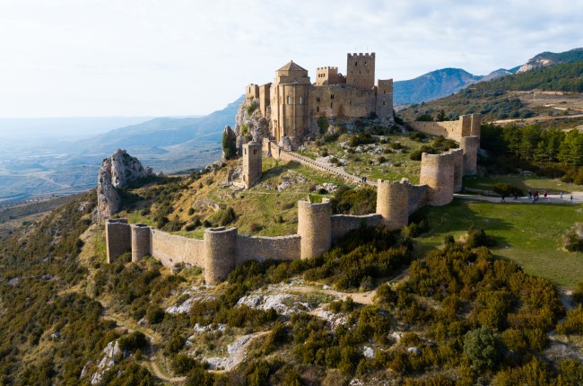 "Polvo, niebla, viento y sol
Y donde hay agua, una huerta
Al norte, los Pirineos
Esta tierra es Aragón"

Feliz San Jorge, chavalada!!