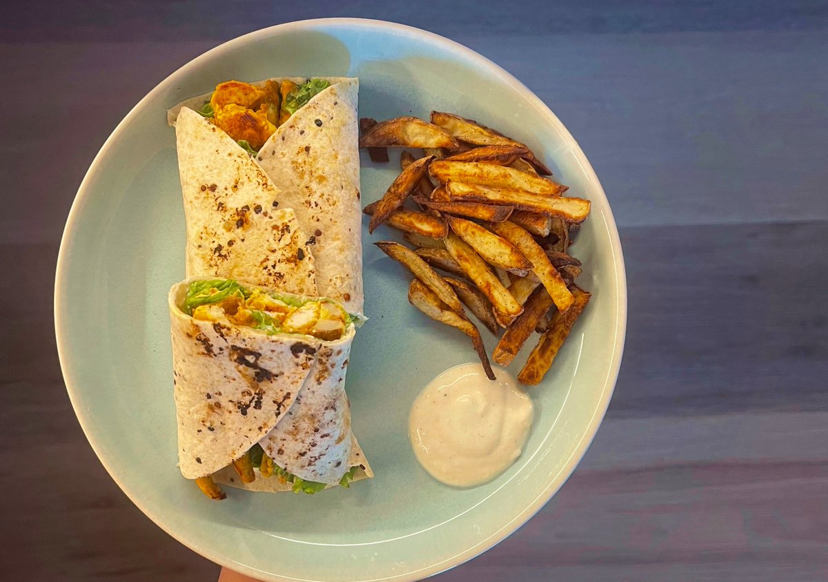 ✮ lunch !!
-chicken shawarma and fries

392cal | 53.7g protein