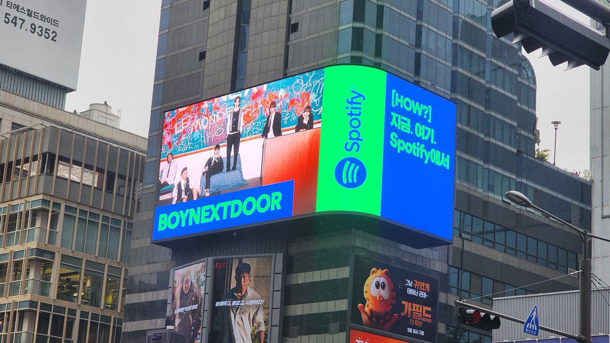 BOYNEXTDOOR up on the street in Seoul! Thank you @spotifykr @spotify for your support! #BOYNEXTDOOR #보이넥스트도어 #BND #BOYNEXTDOOR_HOW #HOW