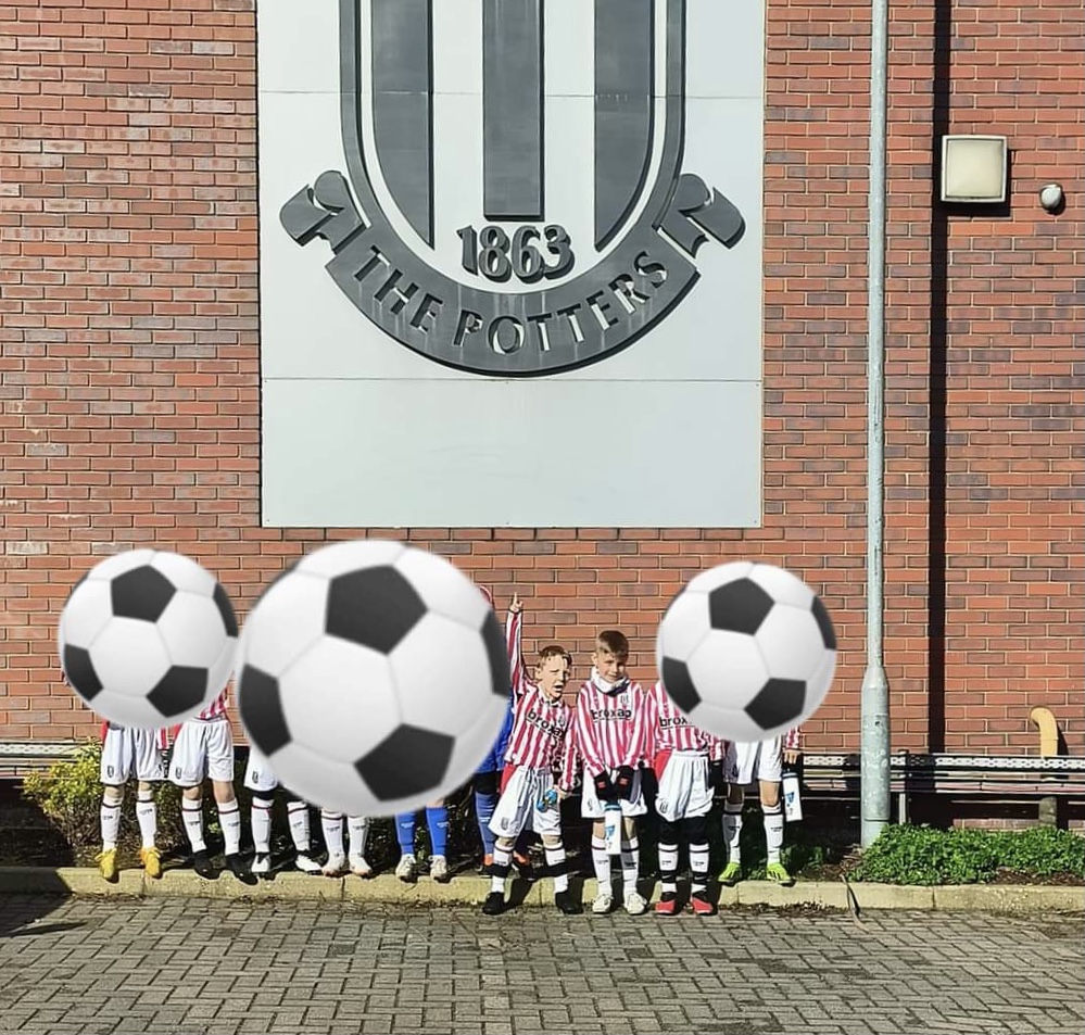 OLCAsport's tweet photo. Another big weekend for Lincoln. Big wins on Saturday with the Stoke Academy playing against a French team. Then on Sunday, his goals took him over 100 for his Sunday league team ⚽️⚽️👏🏻 https://t.co/266hAWPGgJ