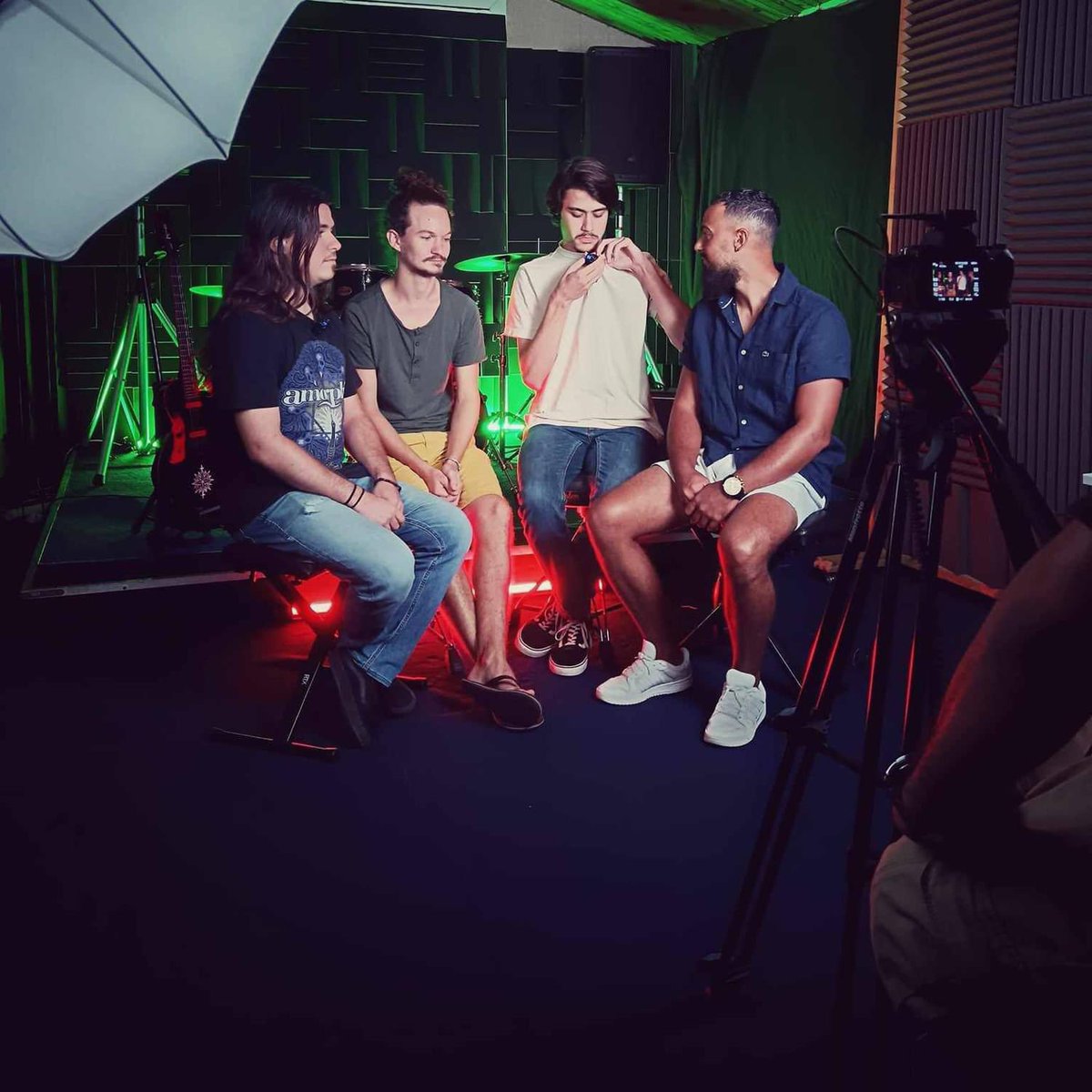 EMAreunion's tweet photo. Deuxième journée de tournage avec "Piment Cabri", la chaine sui Pwak !
Vous retrouverez bientôt les stagiaires, et pas que, de la Formation Professionnelle AMMA en action !
Un grand merci à l'équipe Empreinte Digitale.
Dispositif FroPro soutenu par la Région Réunion https://t.co/9hgihp2Sth