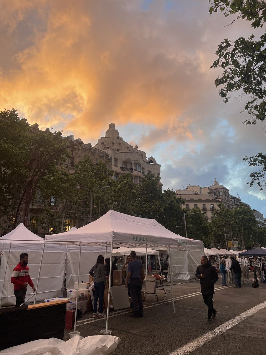 Comença, ben d’hora, ben d’hora, el dia més bonic de l’any! #SantJordi2024 #SantJordiRAC1